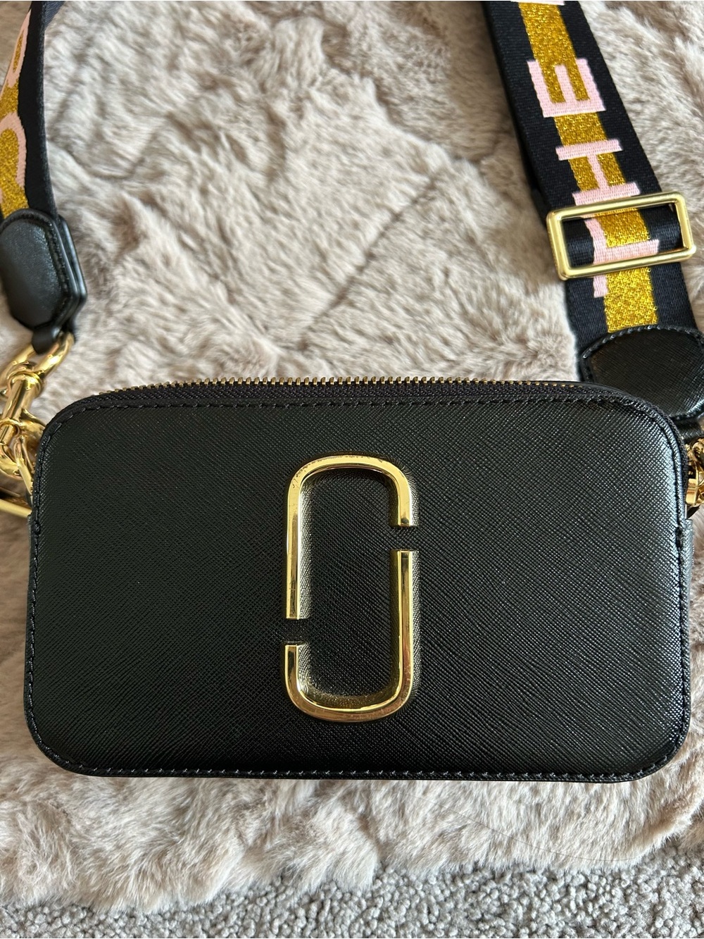 Marc Jacobs Black SnapshotCrossbody Camera Bag with Gold Hardware and Logo Strap - Picture 5 of 16